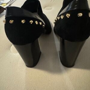 Outstanding Condition Black Suede m-  STUART WEITZMAN
